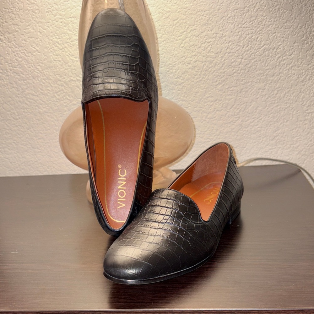 Vionic Black Crocodile-Embossed Flats